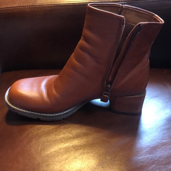 Timberland woman’s Tremont Zip Boots - Picture 3 of 4